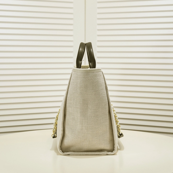 シャネルバッグ背面デザイン